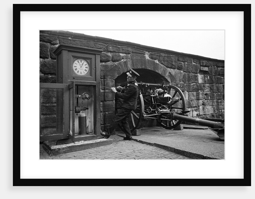 Time Gun at Edinburgh Castle 1945 by George Greenwell