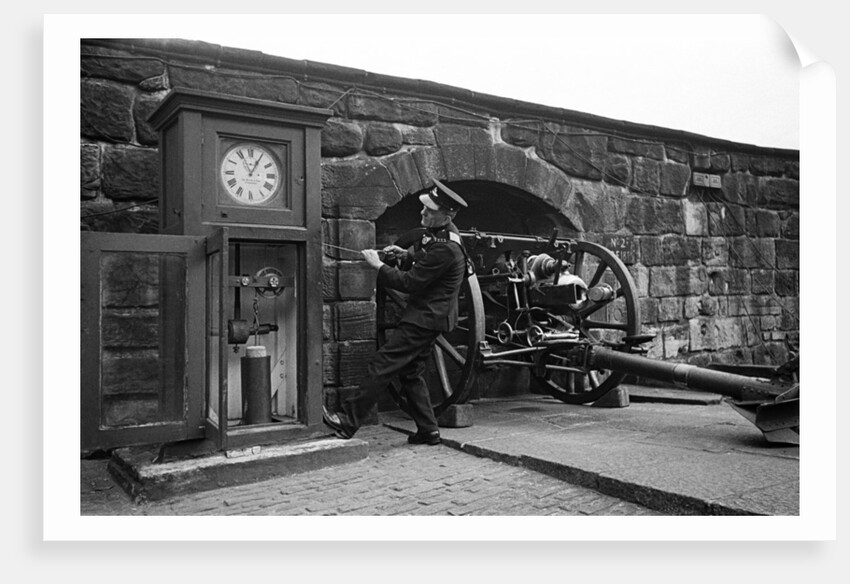 Time Gun at Edinburgh Castle 1945 by George Greenwell