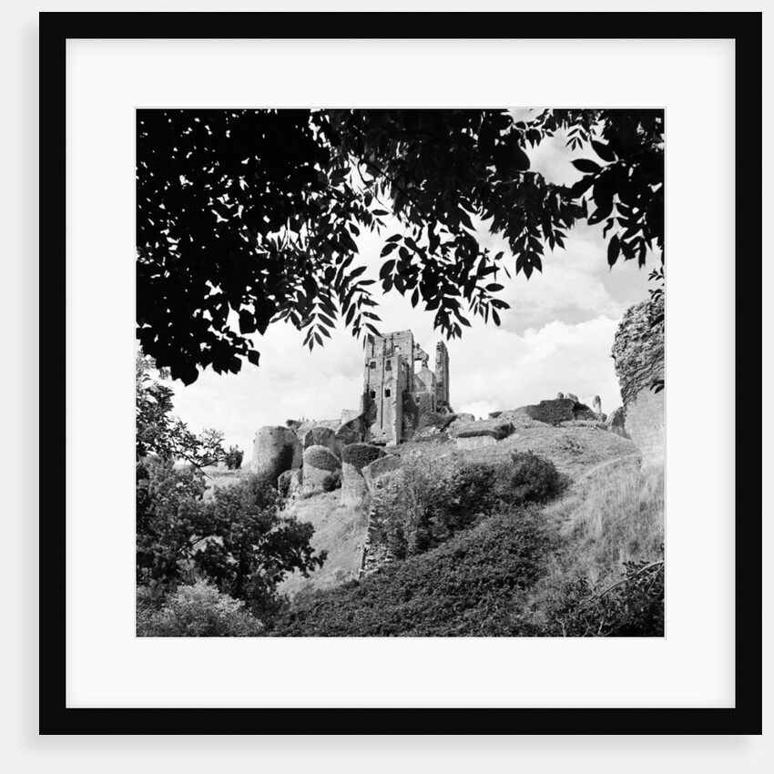 Corfe Castle, 1952 by Daily Mirror