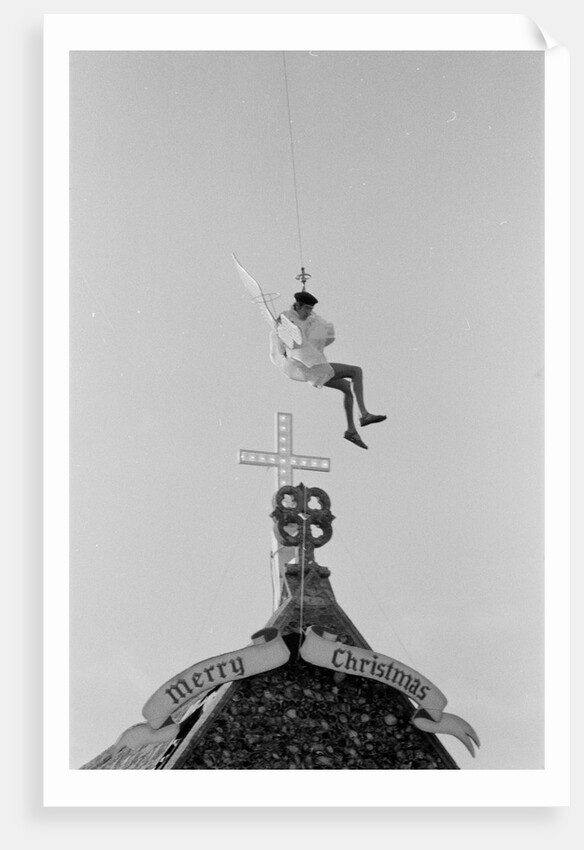 Some Mothers Do Ave Em by Kent Gavin