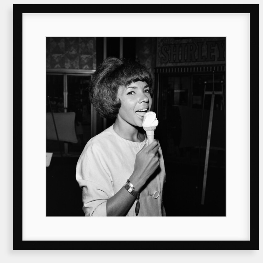 Shirley Bassey by Carl Bruin