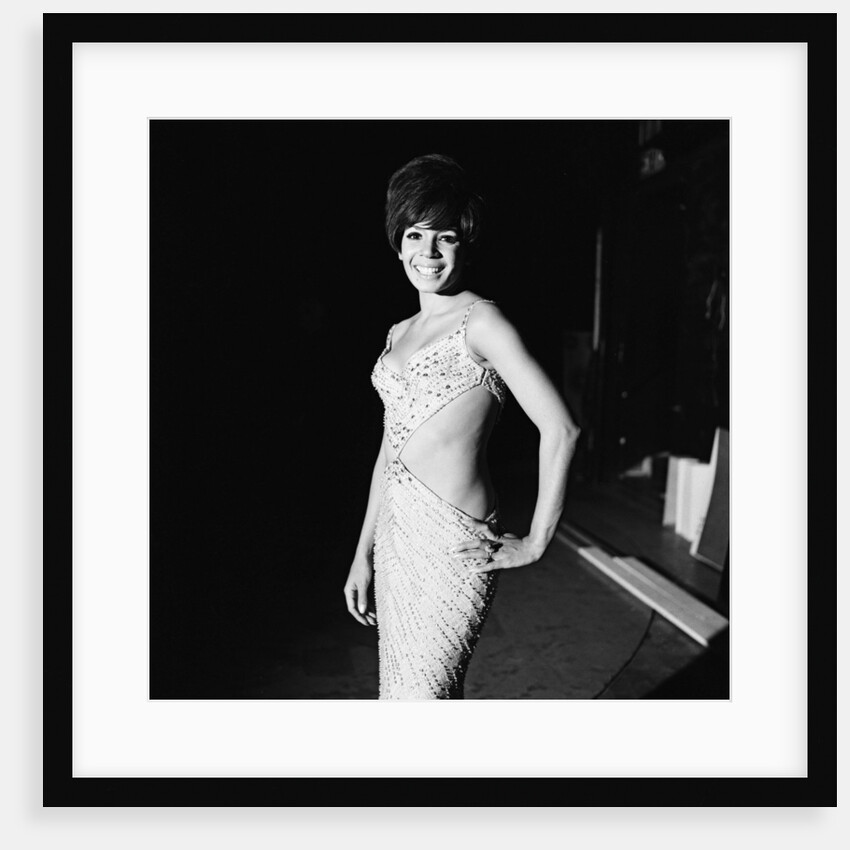 Shirley Bassey by Ray Weaver