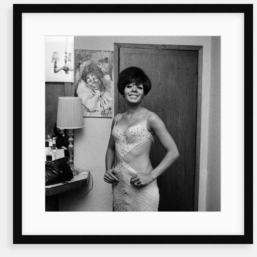 Shirley Bassey by Ray Weaver