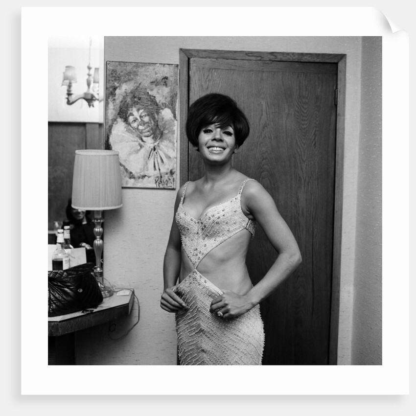 Shirley Bassey by Ray Weaver