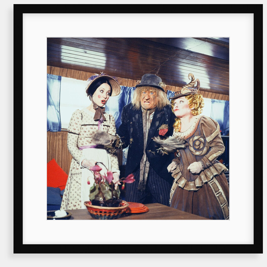 Una Stubbs as Aunt Sally, Jon Pertwee as Worzel and Barbara Windsor as Saucy Nancy by Anonymous