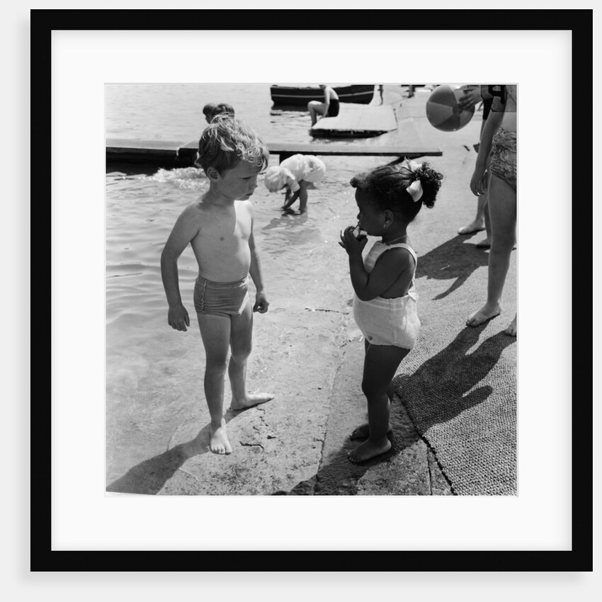 Hot weather at London's Hyde Park Lido by Bela Zola