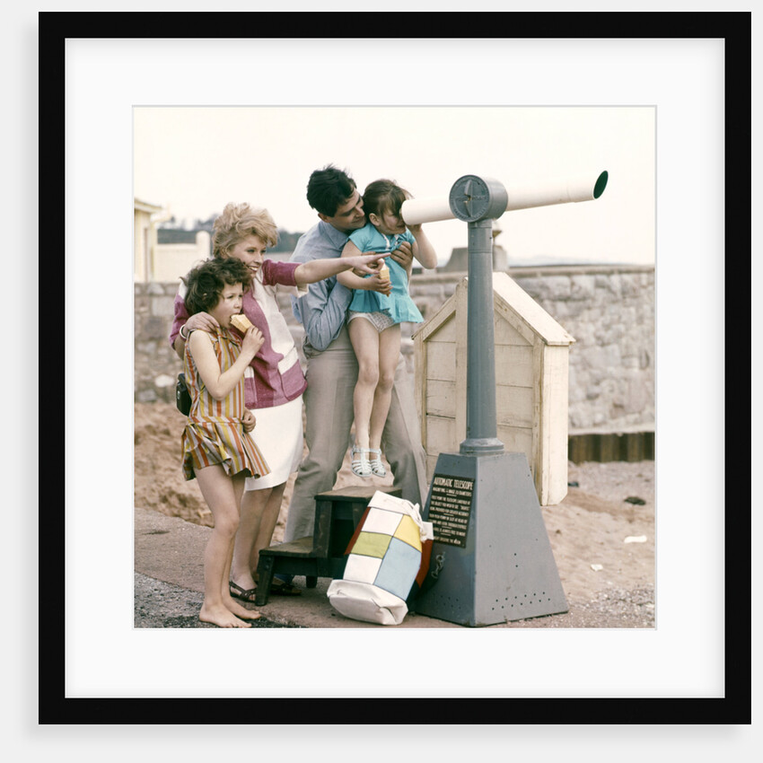 A family at the seaside by Anonymous
