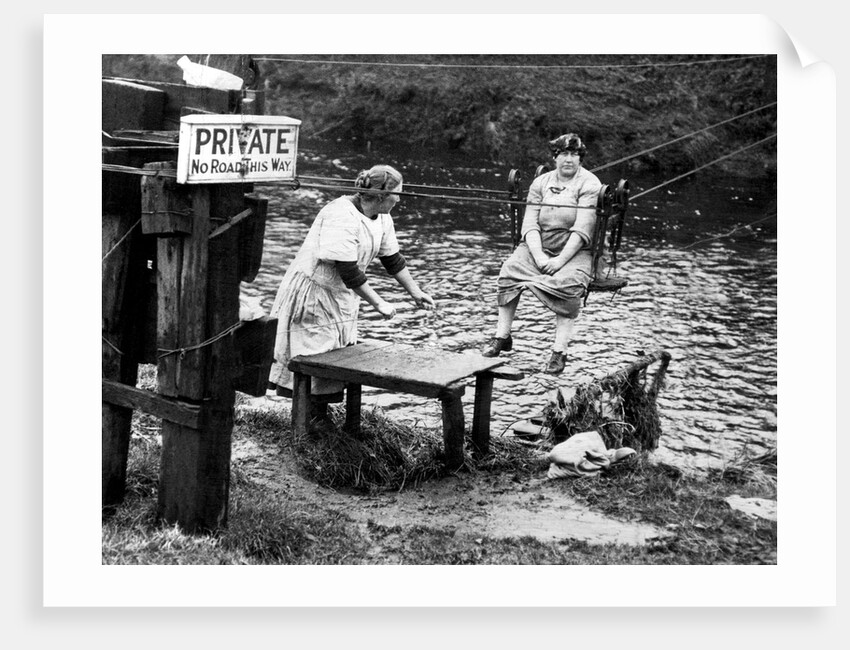 A trolley 'chair' being used by residents to cross the River Cart, Glasgow by Anonymous