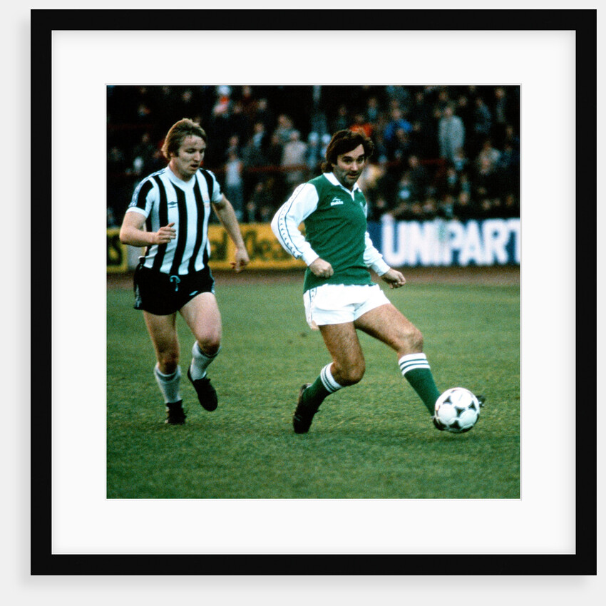 George Best in action for Hibernian by Kent Gavin