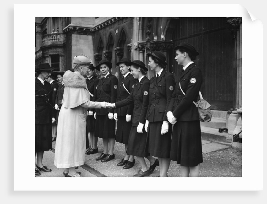Queen Mary with American red cross women in Bristol during the Second World War by Anonymous