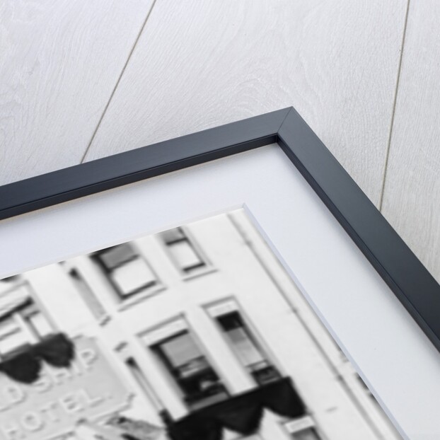 A 1903 Renault 10hp outside the Old Ship Hotel, Brighton, East Sussex, c1903 by Unknown