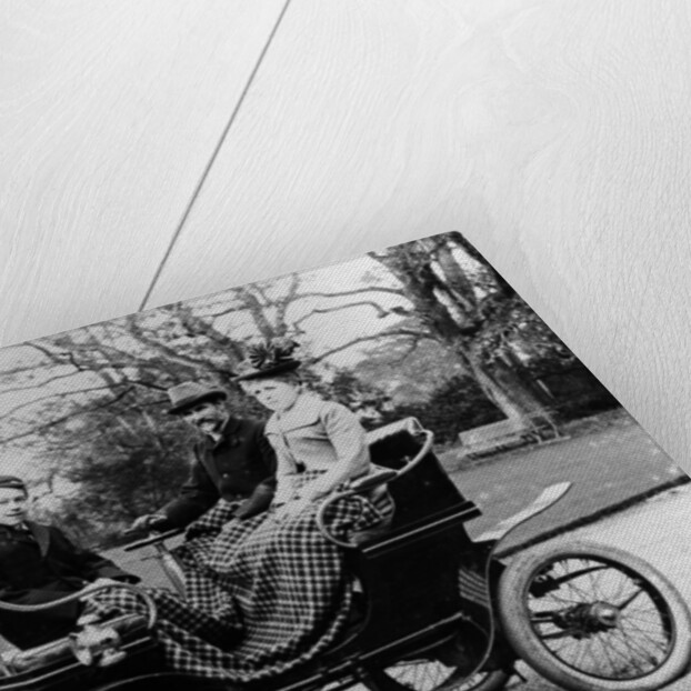 People in a De Dion Vis-a-Vis car, 1902 by Unknown