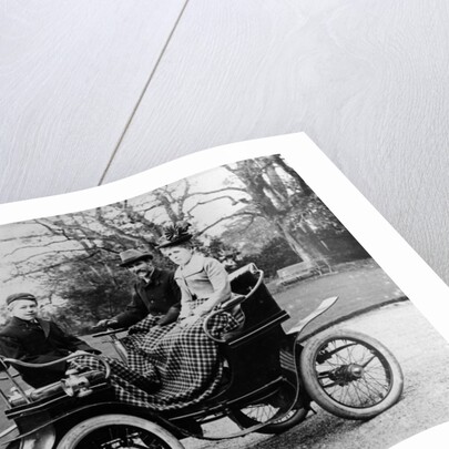 People in a De Dion Vis-a-Vis car, 1902 by Unknown