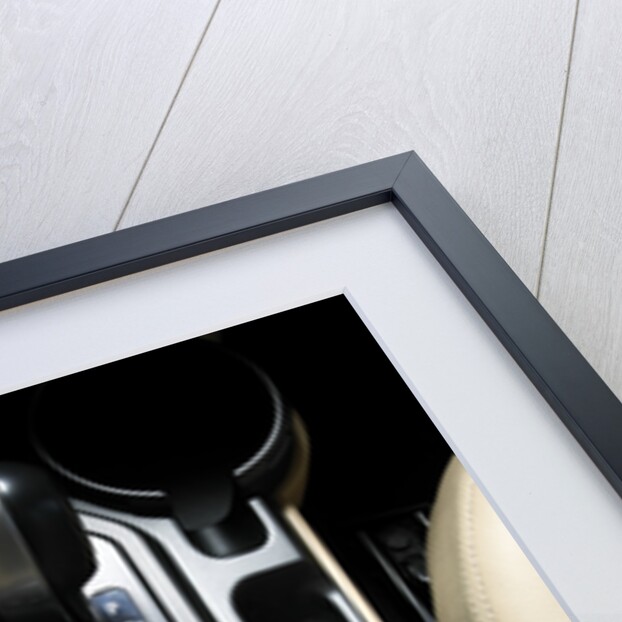 Centre console of a 2004 Landrover Discovery by Unknown