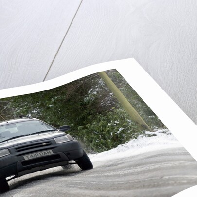 2001 Land Rover Freelander driving on icy road by Unknown