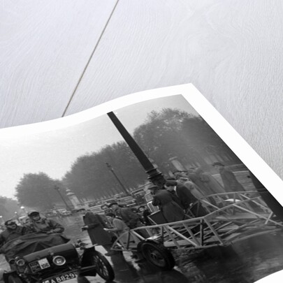 1904 Oldsmobile on the London to Brighton RAC Veteran Car Run of 1953 by Unknown