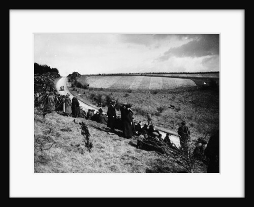 Spectators at the Kop Hill Climb, near Princes Risborough, Buckinghamshire, 1922 by Unknown