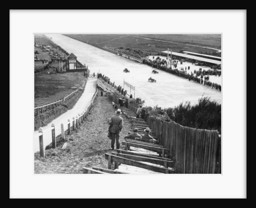 Spectators watching motor racing from the Test Hill by Anonymous
