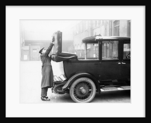 Chauffeur with a partly convertible Daimler by Unknown