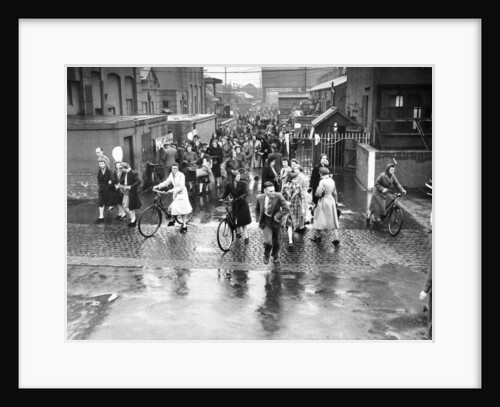 Employees leaving the Rolls-Royce works, Derby, WWII, c1939-c1945 by Unknown