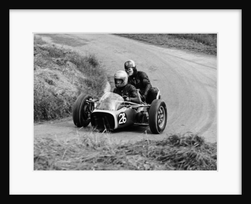 Three-wheeled racing vehicle by Unknown