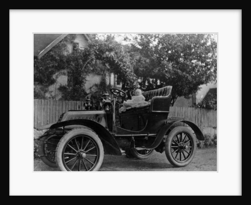 A baby on the seat of a De Dion Bouton car, 1903 by Unknown
