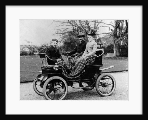 People in a De Dion Vis-a-Vis car, 1902 by Unknown