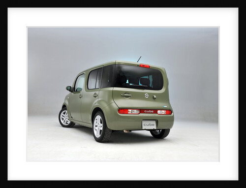 Nissan Cube 2008 by Simon Clay
