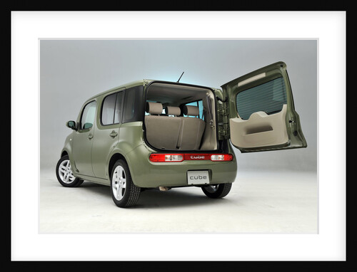 Nissan Cube 2008 by Simon Clay