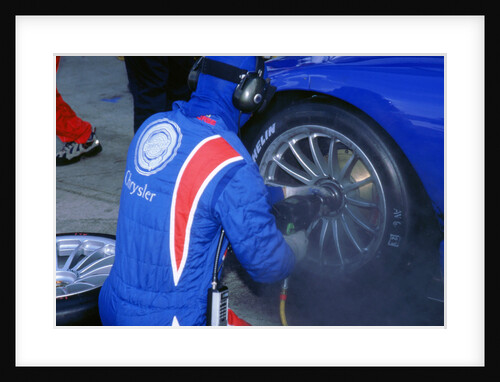 1999 Chrysler Viper GT-SR FIA GT Silverstone 500 wheel changing by Unknown