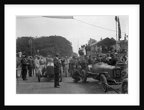 Minerva and Straker-Squire cars at the RAC Isle of Man TT race, 10 June 1914 by Bill Brunell