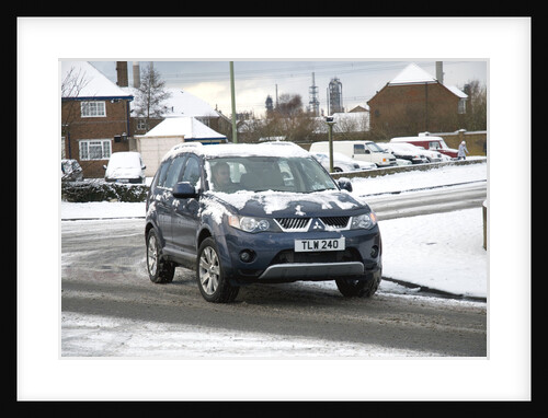 2008 Mitsubishi Outlander driving in snow by Unknown