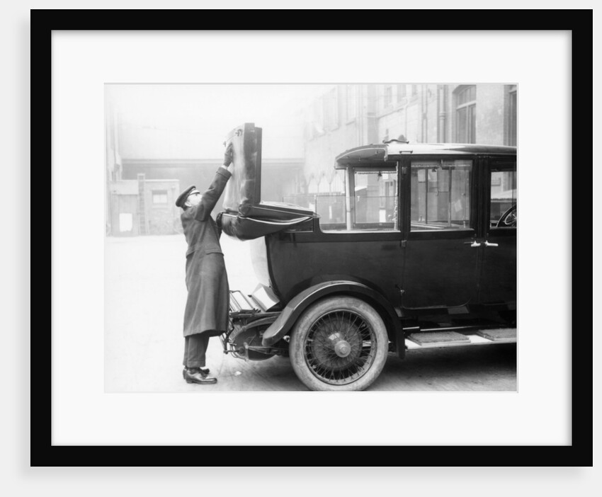 Chauffeur with a partly convertible Daimler by Unknown