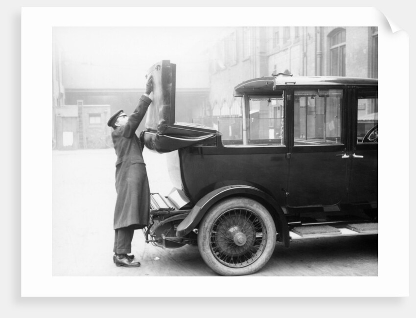 Chauffeur with a partly convertible Daimler by Unknown
