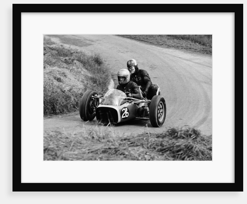 Three-wheeled racing vehicle by Unknown