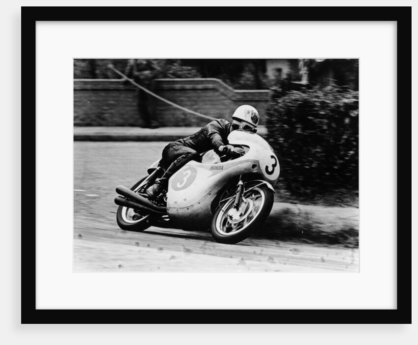 Bob McIntyre on a Honda, racing in the Isle of Man Junior TT, 1961 by Unknown