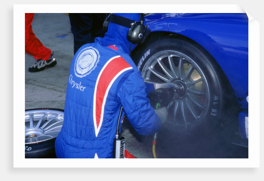 1999 Chrysler Viper GT-SR FIA GT Silverstone 500 wheel changing by Unknown