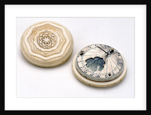 Horizontal dial, with lid by Wolfgang Hager