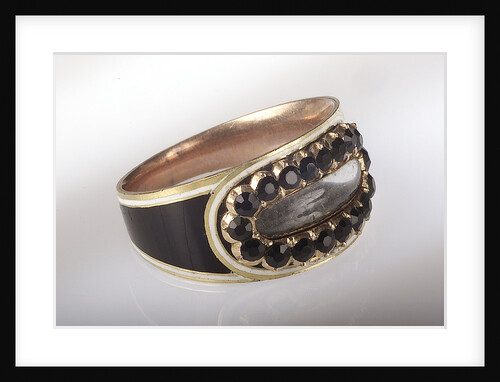Gold ring by unknown