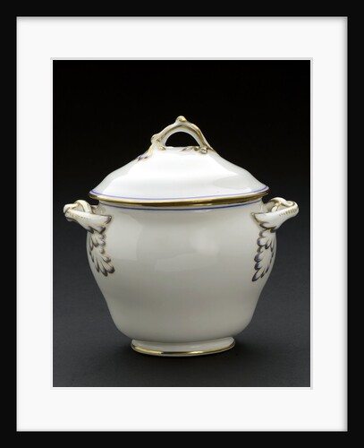 Porcelain bowl with lid by Unknown