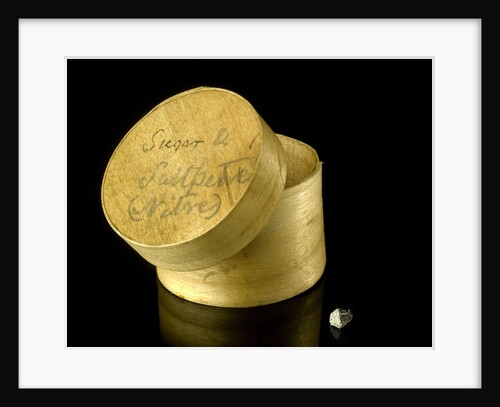 Pill box containing 'Sugar and Saltpetre (nitre)' by unknown