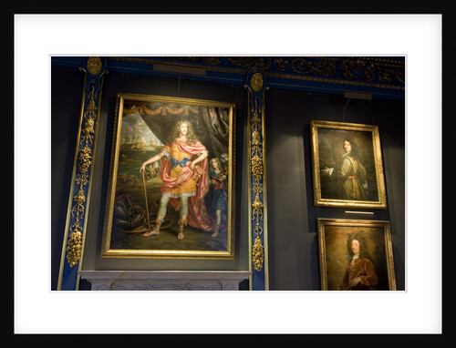 Queen's Cabinet by unknown