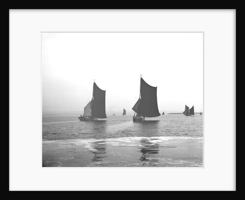 'Satanita' (Br, 1897) racing with 'Giralda' (Br, 1897) in the Thames match by unknown