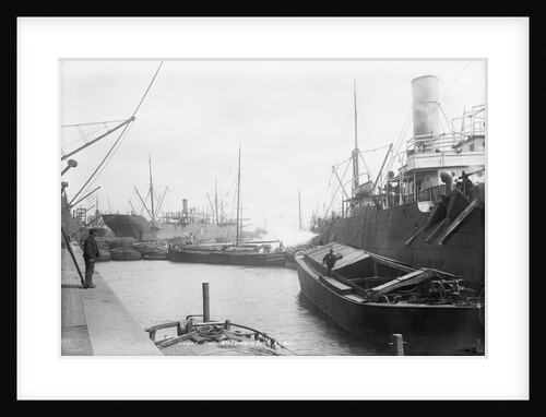 'Dido' (Br, 1896), discharging cargo into barges by unknown