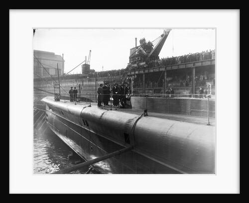 Submarine HMS 'J2' (1915) by unknown