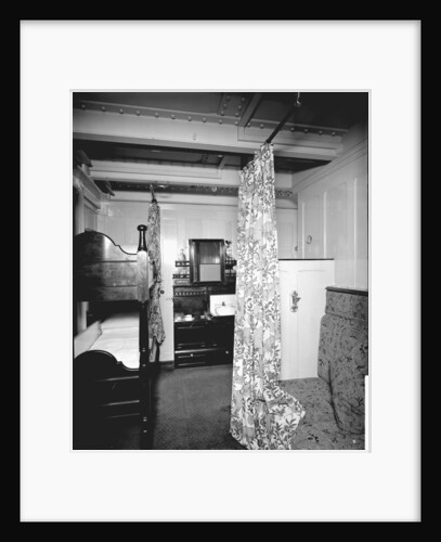Second Class stateroom on the 'Olympic' (1911) by Bedford Lemere & Co.