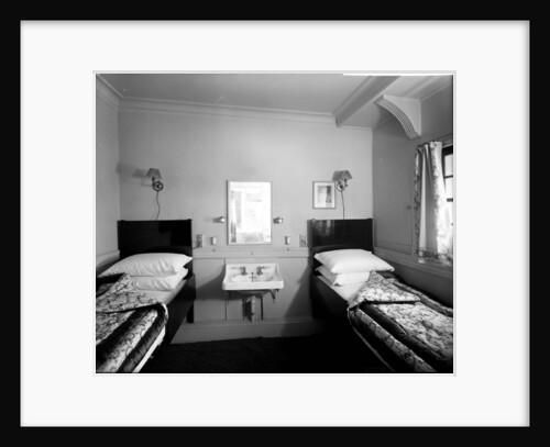 First Class stateroom on the 'Aquitania' (1914) by Bedford Lemere & Co.