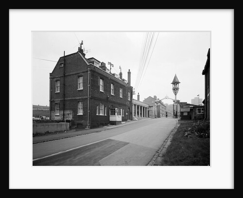 The gate and porter's lodge at the entrance to Woolwich Dockyard by unknown