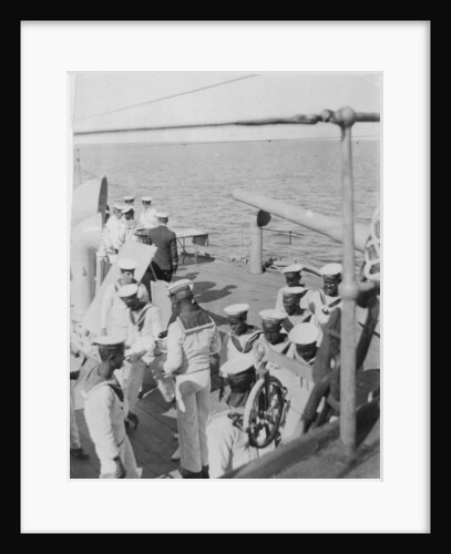 Somali crewmen on the quaterdeck of HMS 'Venus' in Singapore in 1916 by unknown