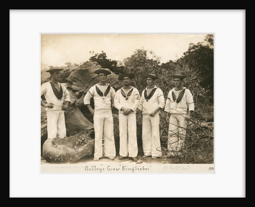 HMS 'Kingfisher' crew by unknown